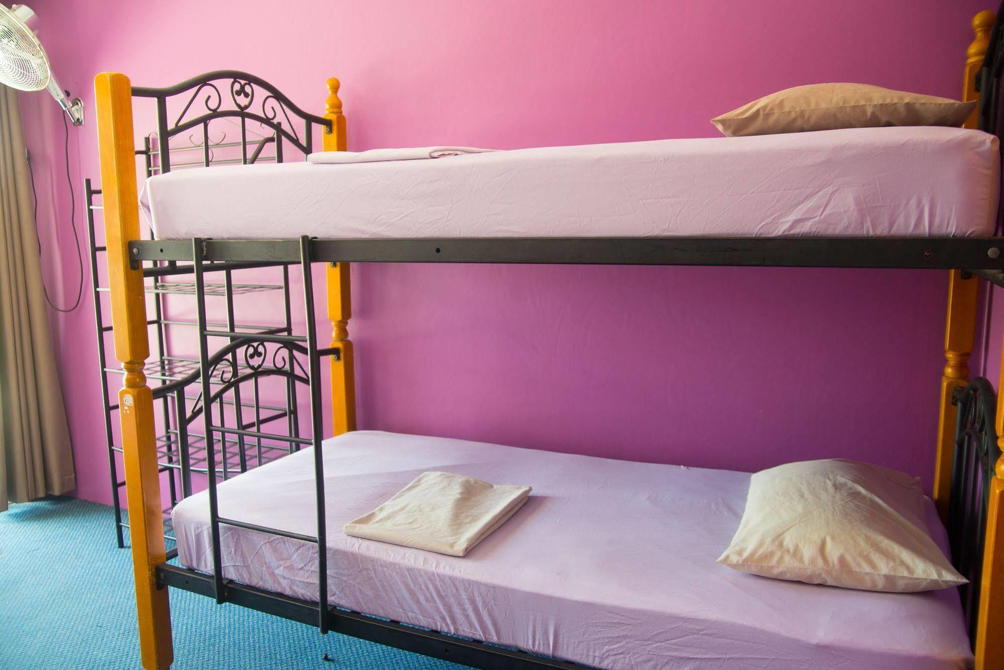 Aquarius Gold Coast Hostel Buitenkant foto